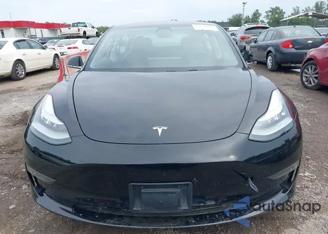 2018 Tesla Model 3 Long Range/Mid Range z USA, uszkodzony, nr VIN 5YJ3E1EA9JF046855